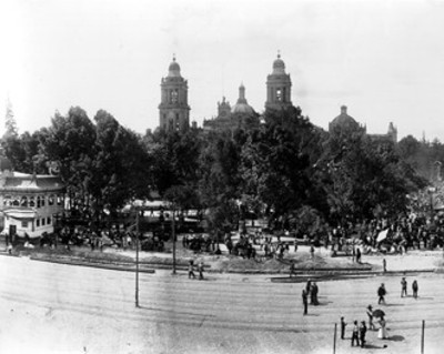 Colaboración de asfalto en el "zocalo"