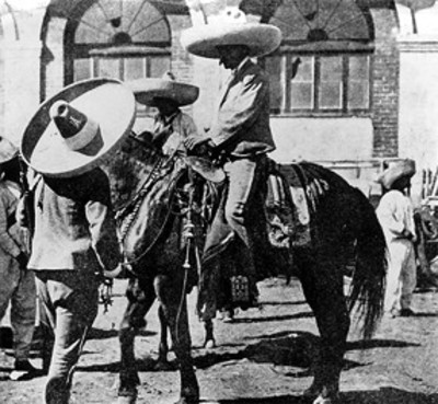 Emiliano Zapata a caballo conversa con Francisco Pacheco