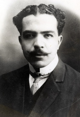Carlos González Peña, periodista, retrato
