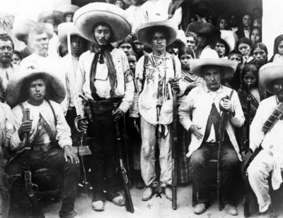 Carmen Robles con su estado mayor, retrato de grupo