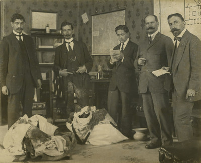 Ernesto Hidalgo durante la recuperación de las ropas de Madero y Pino Suárez