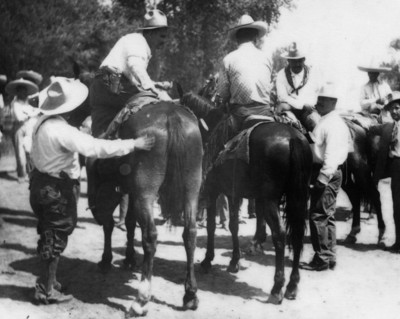 Francisco Villa conversa con el general José Gonzalo Escobar