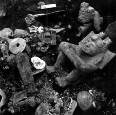 Ofrenda de Tenochtitlán descubierta durante los trabajos de reforma de la Plaza Constitución