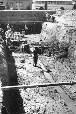 Trabajadores de rescate arqueológico, "LXXI-31"