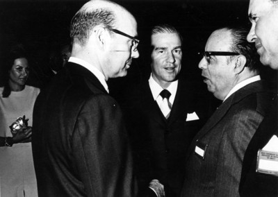 "Hugo B. Margaín" Junto a Otros Hombres Durante la "XXVII Convención Nacional Bancaria"