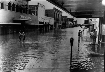 Calle de Eagle Pass afectada por inundación, vista general