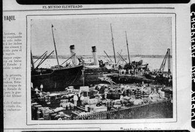 Personas se disponen a abordar barcos