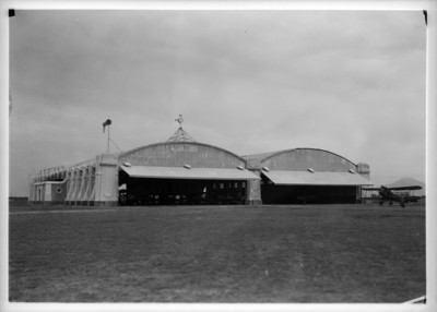 Fachada de instalaciones de aviación