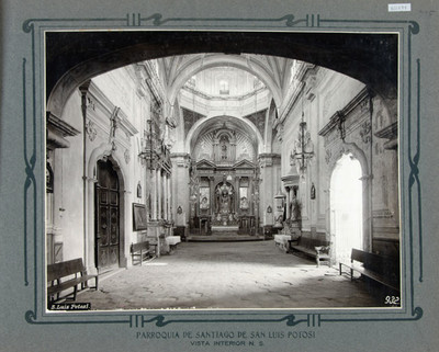 Vista de la nave principal y altar Mayor de la Iglesia de Santiago