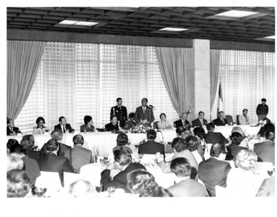 Banquete en honor al diplomático Gaston Thorn