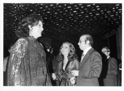 Carmen Romano de López Portillo sonríe durante un evento en la Secretaría de Relaciones Exteriores