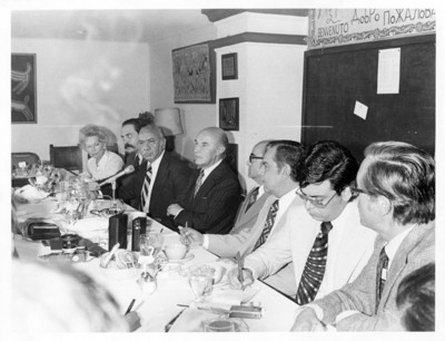 Alfonso García Robles acompañado de funcionarios durante desayuno de Asociación de Corresponsales Extranjeros