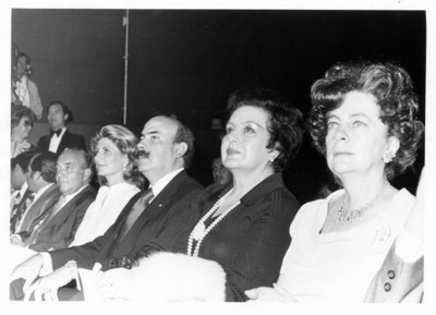 Personalidades en el concierto de Lola Beltrán en la Sala Benito Juárez