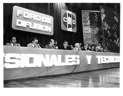 Santiago Roel junto a directivos del "foro de difusión de profesionales y técnicos de la CNOP"