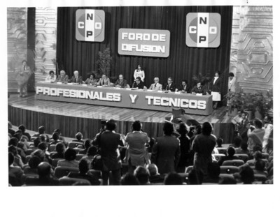 Toma abierta del "Foro de Difusión" con miembros de la CNOP y el Secretario de Relaciones Exteriores