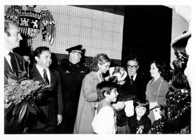 Reyes de España acompañados por Luis Humberto Ducoing y por Santiago Roel, visita a Guanajuato