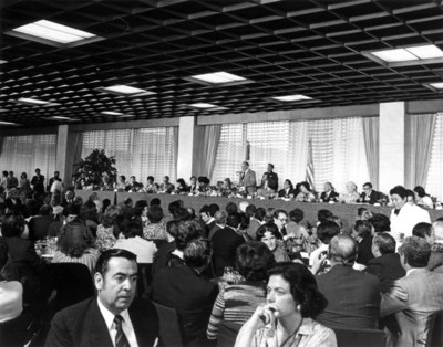 López Portillo habla ante invitados durante comida ofrecida al Presidente de E.U.A.