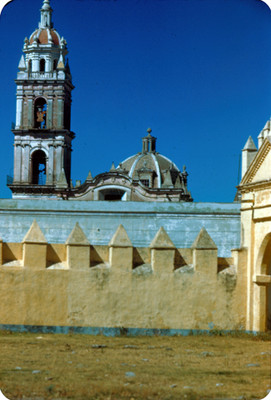 Torre y cupula de la iglesia del zocalo, lado este