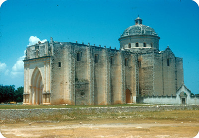 Parroquia de San Francisco de Asis, vista lateral