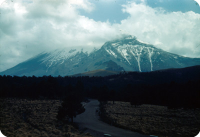 Volcan Popocatepetl, visto desde la carretera