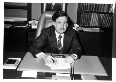 Rodolfo Salazar Cavazos al interior de su oficina