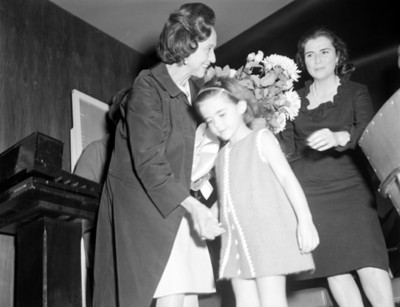 Eva Samano de López Mateos en Instituto infantil
