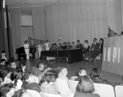 Conferencia en un auditorio