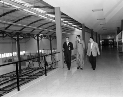Empresarios visitan empacadora de desayunos escolares