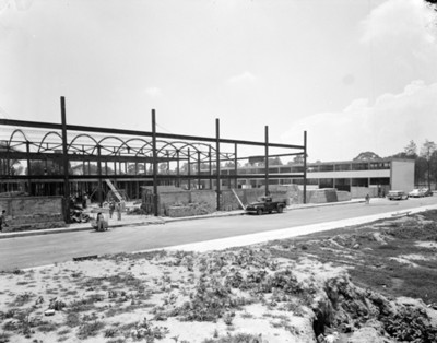 Trabajadores durante construcción de un edificio