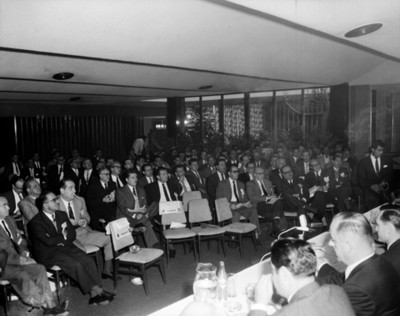 Hombres en la convención de la ANDA