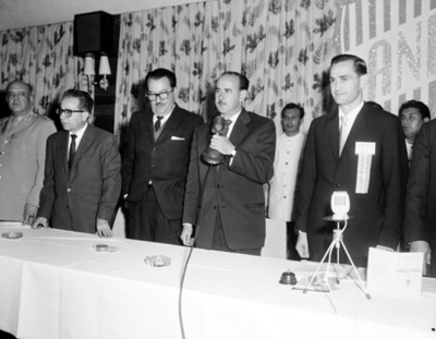 Hombre pronuncia unas palabras en la Convención de la ANDA