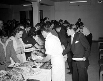 Gente durante banquete