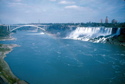 Cataratas del Niagara, puente y rio, paisaje con arcoiris