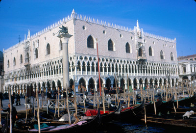 Palacio Ducal visto desde el muelle