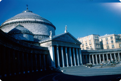 Vista de la Iglesia de San Francisco de Paula desde la Plaza del Plebiscito