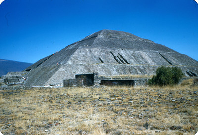 Teotihuacan, piramide del Sol, vista parcial