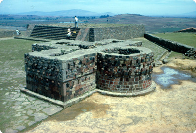 Basamento cruciforme y Templo de Tlaloc, Grupo B de Calixtlahuaca