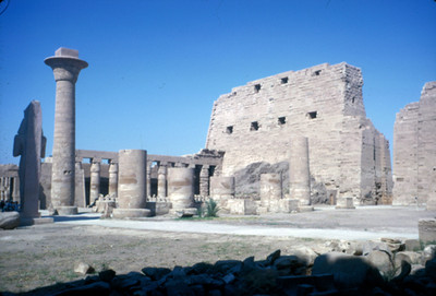 Ruinas y murallas del templo de Mut, parte sur de Karnak