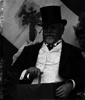 Justo Sierra Méndez durante una ceremonia pública