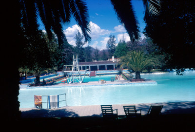 Hotel Peñafiel, alberca con bañistas