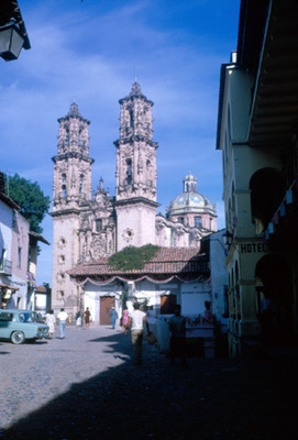 Parroquia de Santa Prisca y San Sebastián, vista de sus torres y cupula