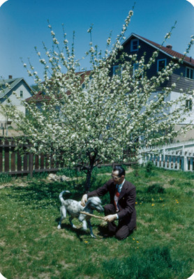 Arsen Yakoubian con un perro