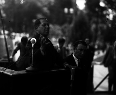 José Siurob, Jefe del Departamento Central pronunciando un discurso durante una ceremonia