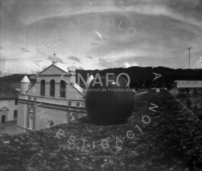 Manzana con iglesia