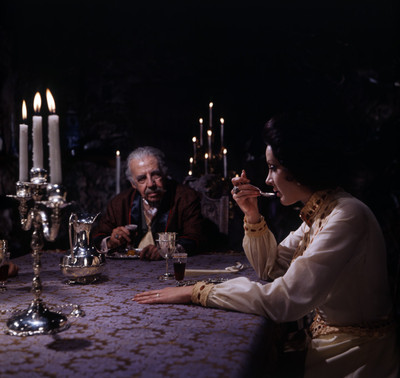 Fernando Soler y actriz comen. Escena