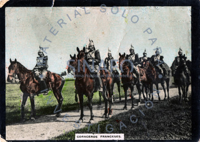 "Coraceros franceses" cabalgan por un camino