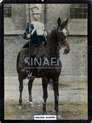 "Hulano alemán" monta a caballo, retrato