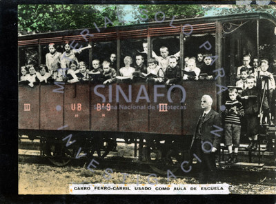 Carro Ferrocarril usado como aula de escuela
