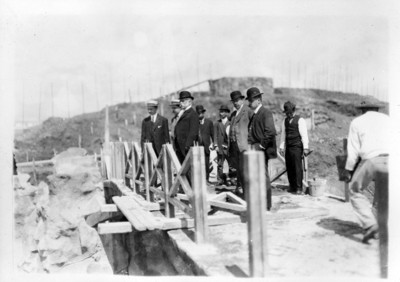 José Ives Limantour y grupo de periodistas recorren obras del gran lago en Chapultepec