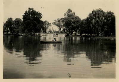 Embarcación en el lago chico